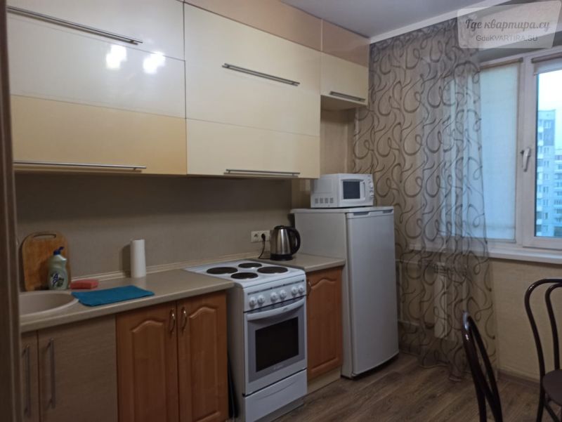 Ястынская улица, 7